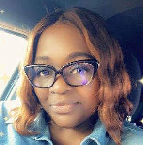 Meet your Posher, Roxanne